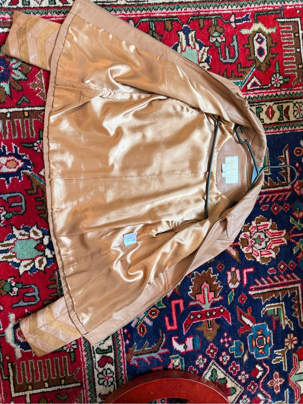 Women’s Tan 100% real Leather Jacket with Chevron Sleeve Detail 🍁capsule dream!